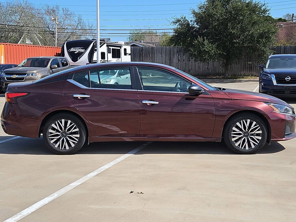 Used 2024 Nissan Altima 2.5 SV Sedan