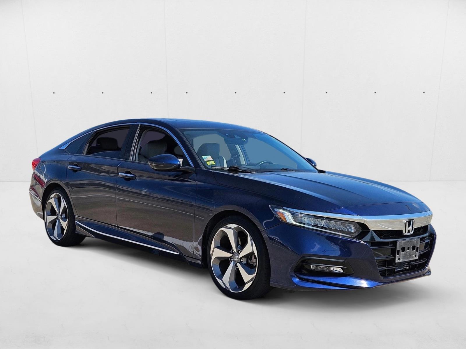 2018 Honda Accord Touring photo 3