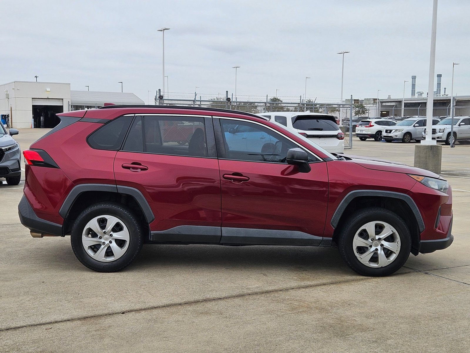 2019 Toyota RAV4 LE photo 2