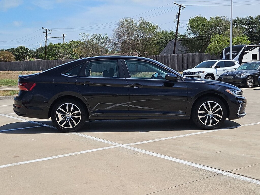 Used 2025 Volkswagen Jetta 1.5T SE Sedan