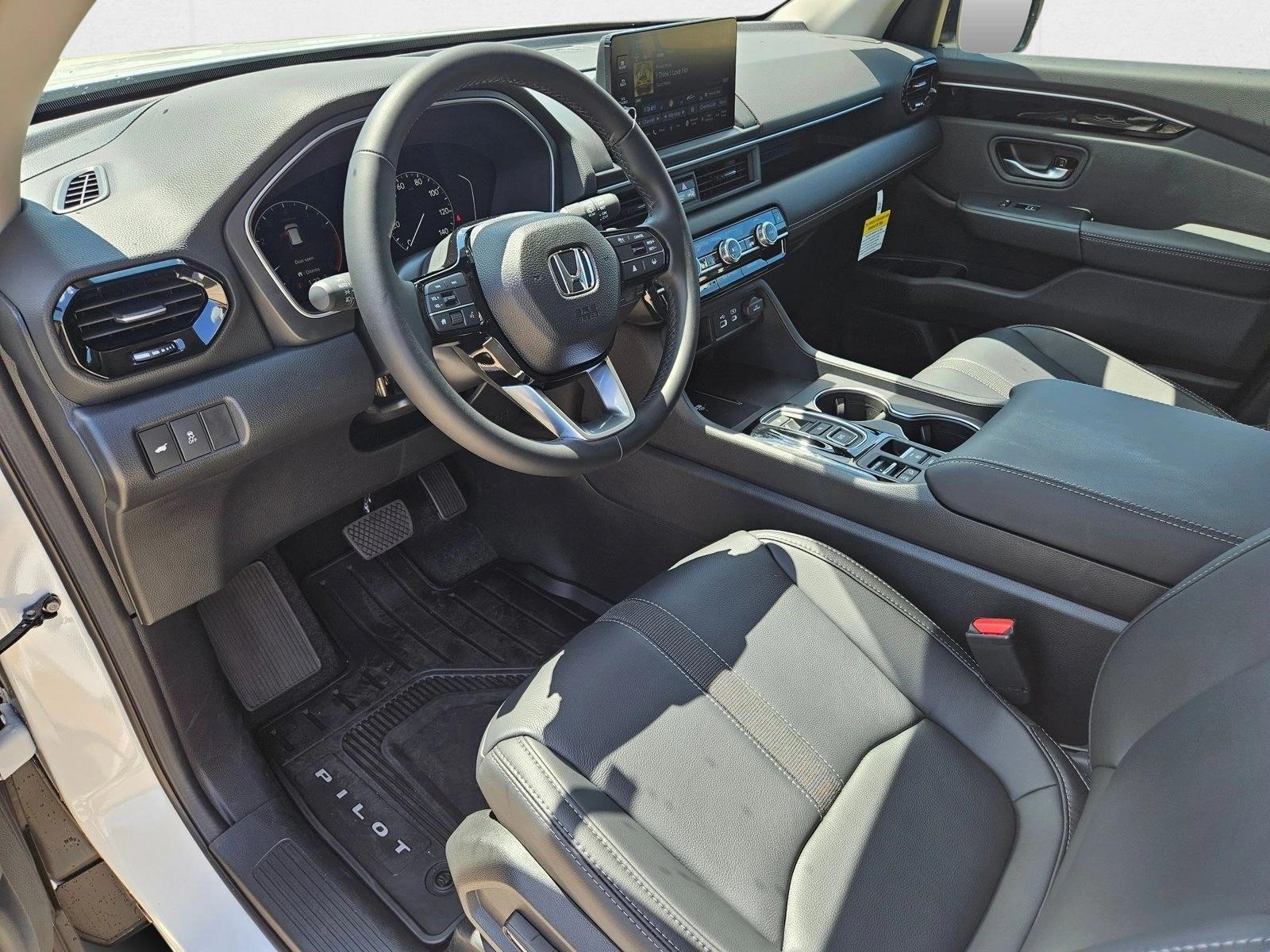 2025 Honda Pilot Touring photo 3