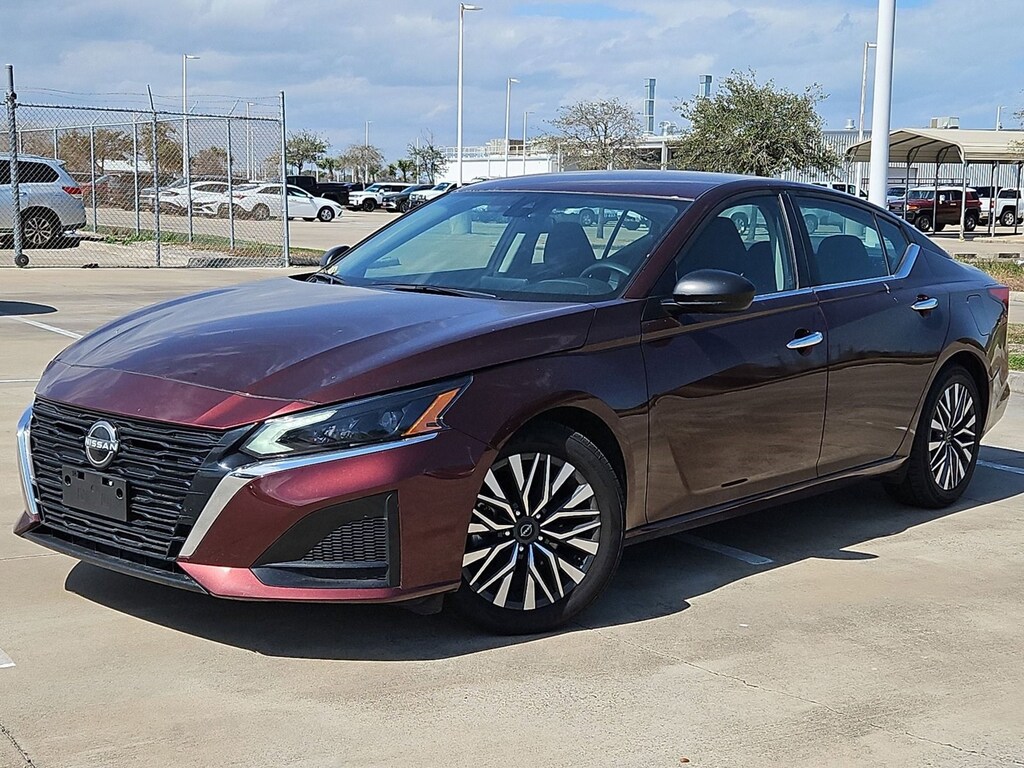 Used 2024 Nissan Altima 2.5 SV Sedan