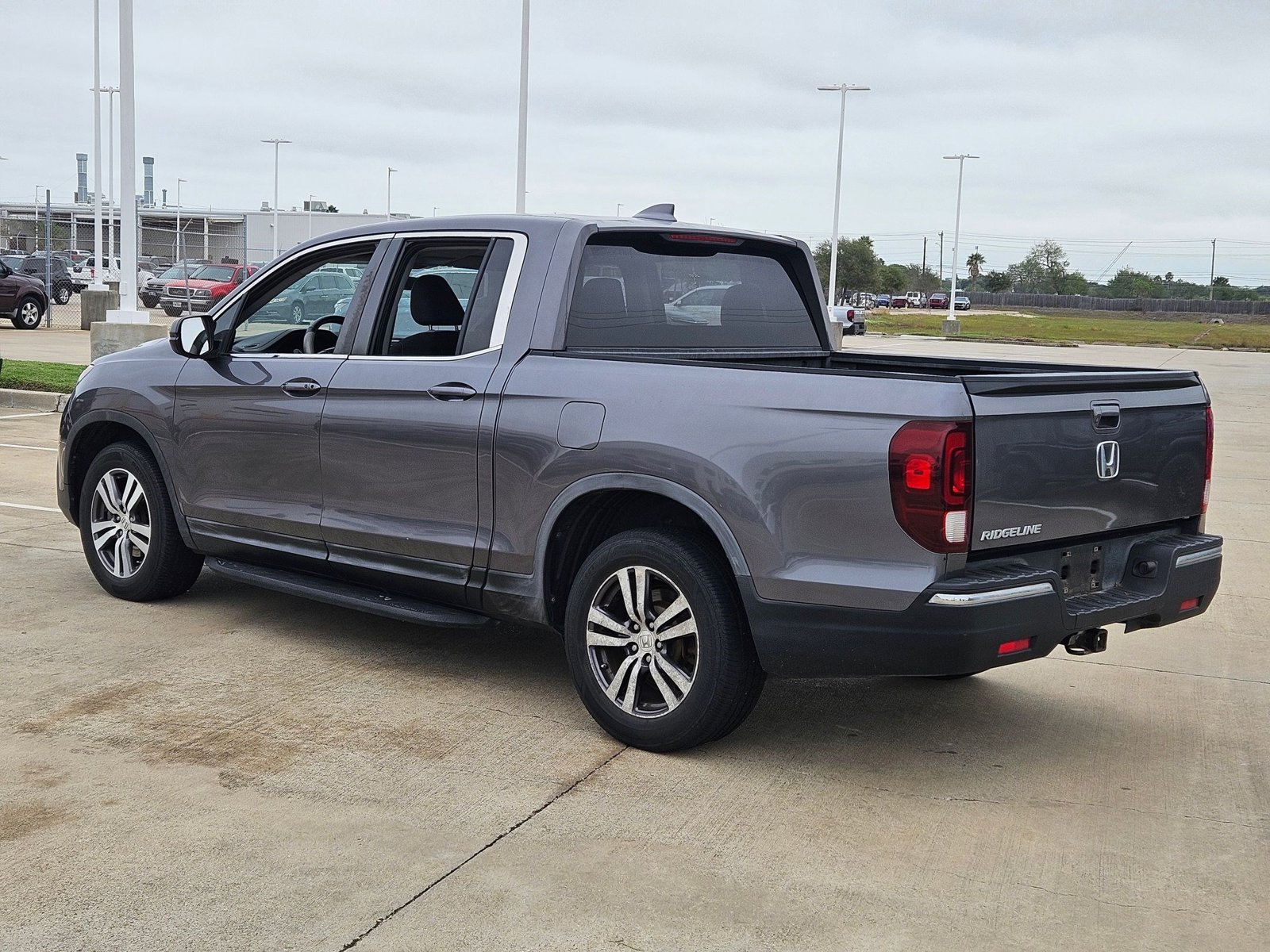 2017 Honda Ridgeline RTS photo 4