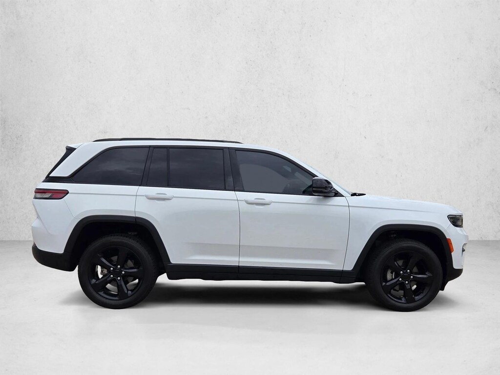 Used 2022 Jeep Grand Cherokee Laredo SUV