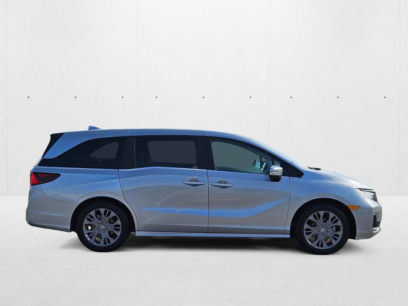 2025 Honda Odyssey Touring photo 4