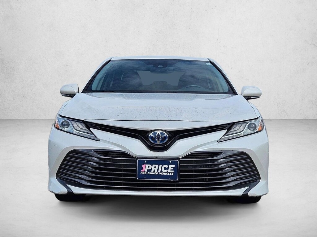 Used 2020 Toyota Camry Hybrid XLE Sedan
