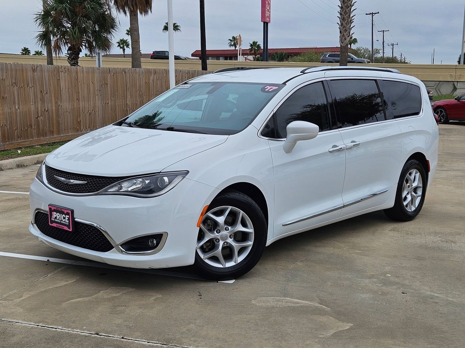 2017 Chrysler Pacifica Touring-L Plus's photo