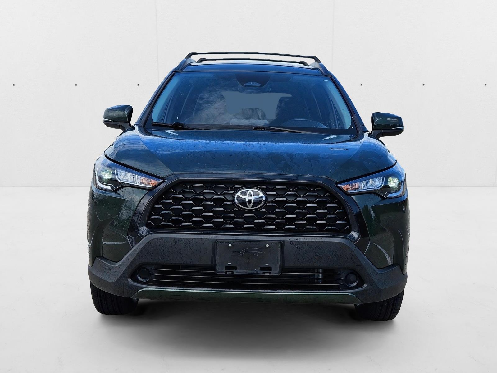 2024 Toyota Corolla Cross LE photo 2