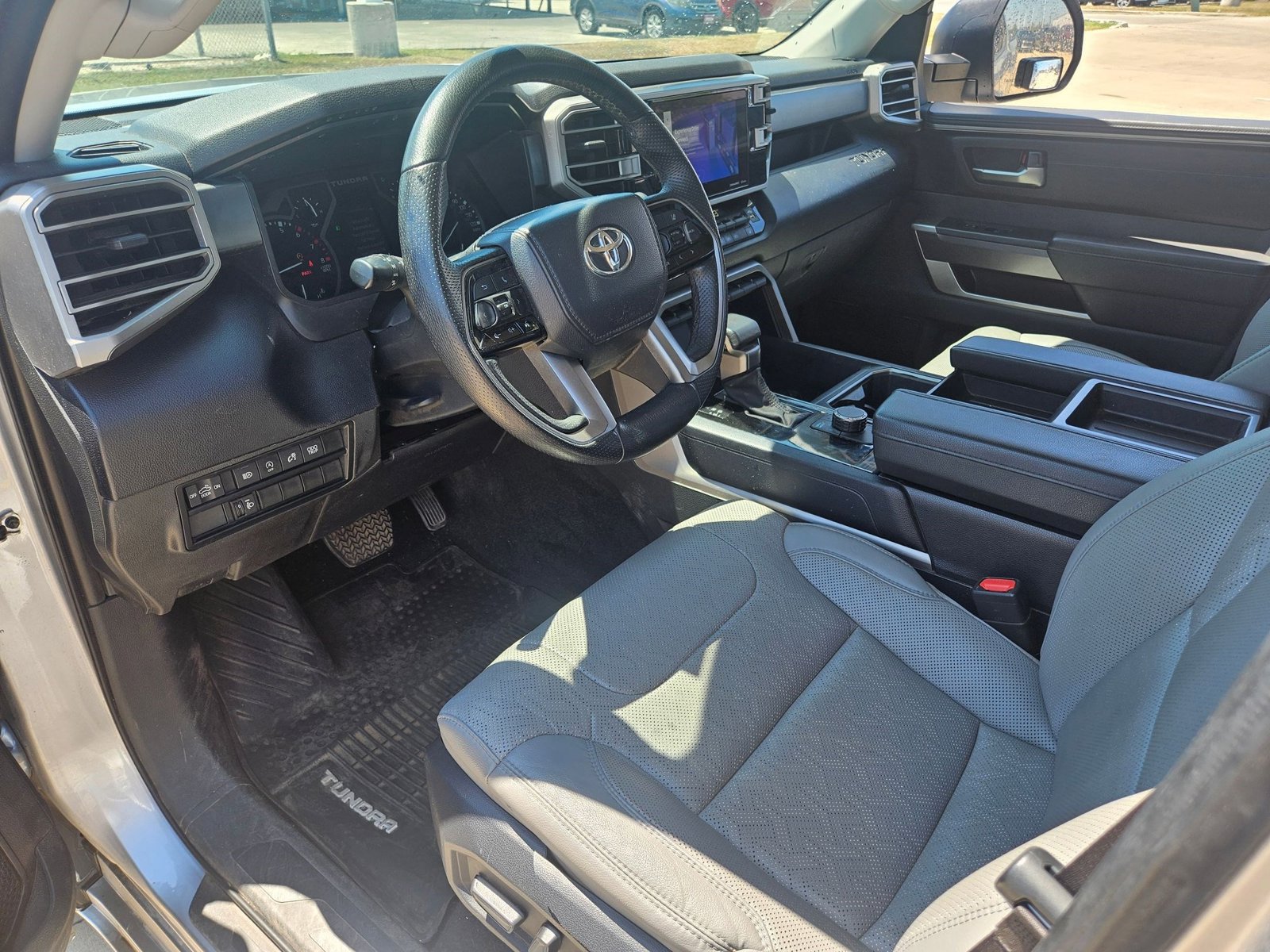 2023 Toyota Tundra SR5 CrewMax photo 4