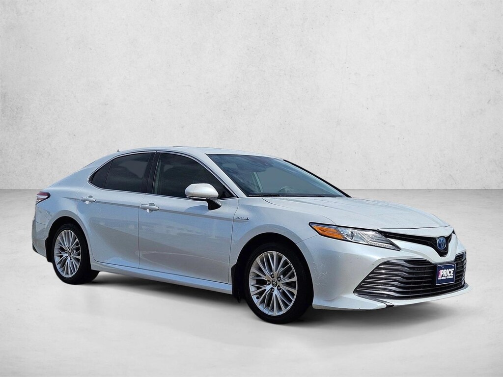 Used 2020 Toyota Camry Hybrid XLE Sedan