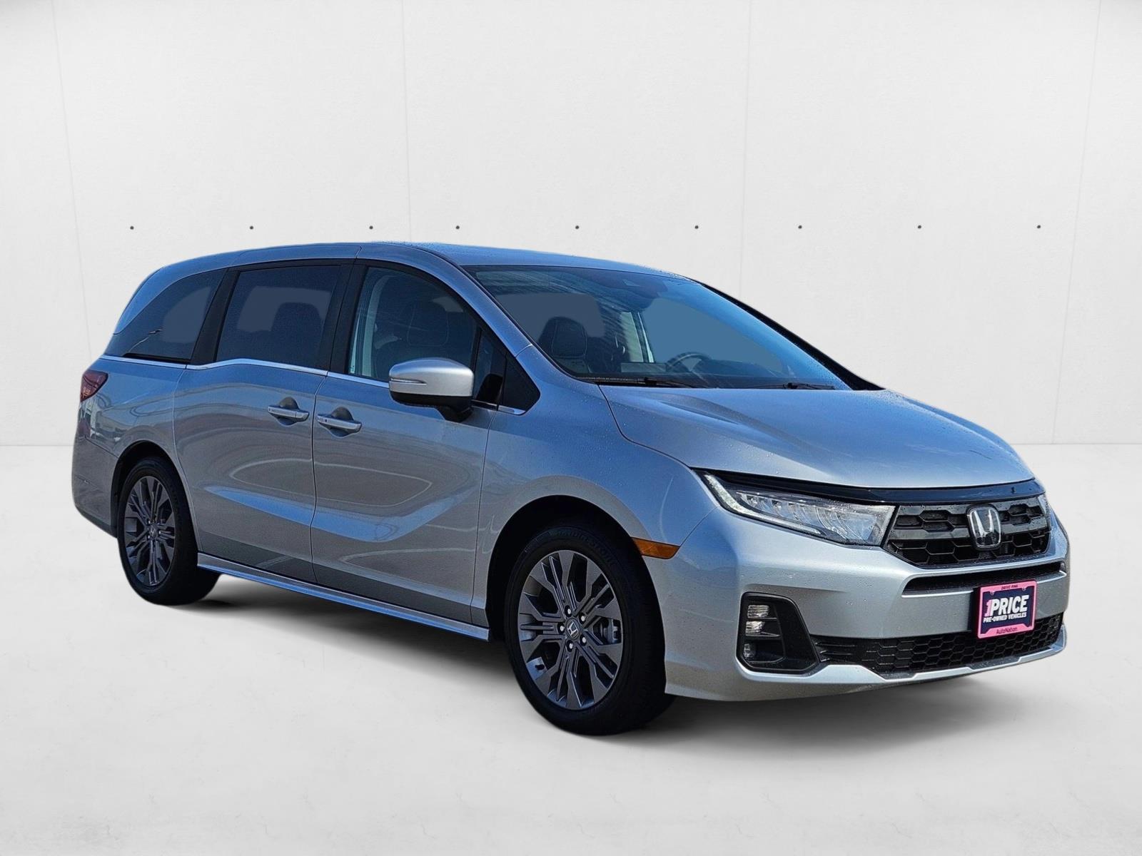 2025 Honda Odyssey Touring photo 3