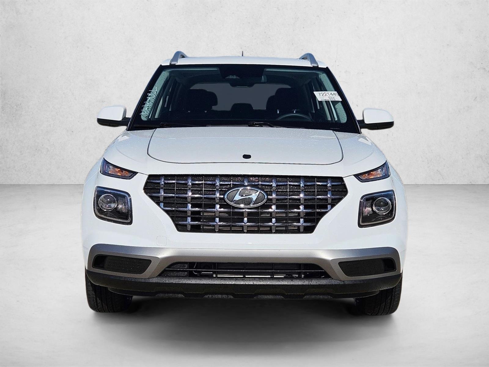 2025 Hyundai Venue SEL photo 2