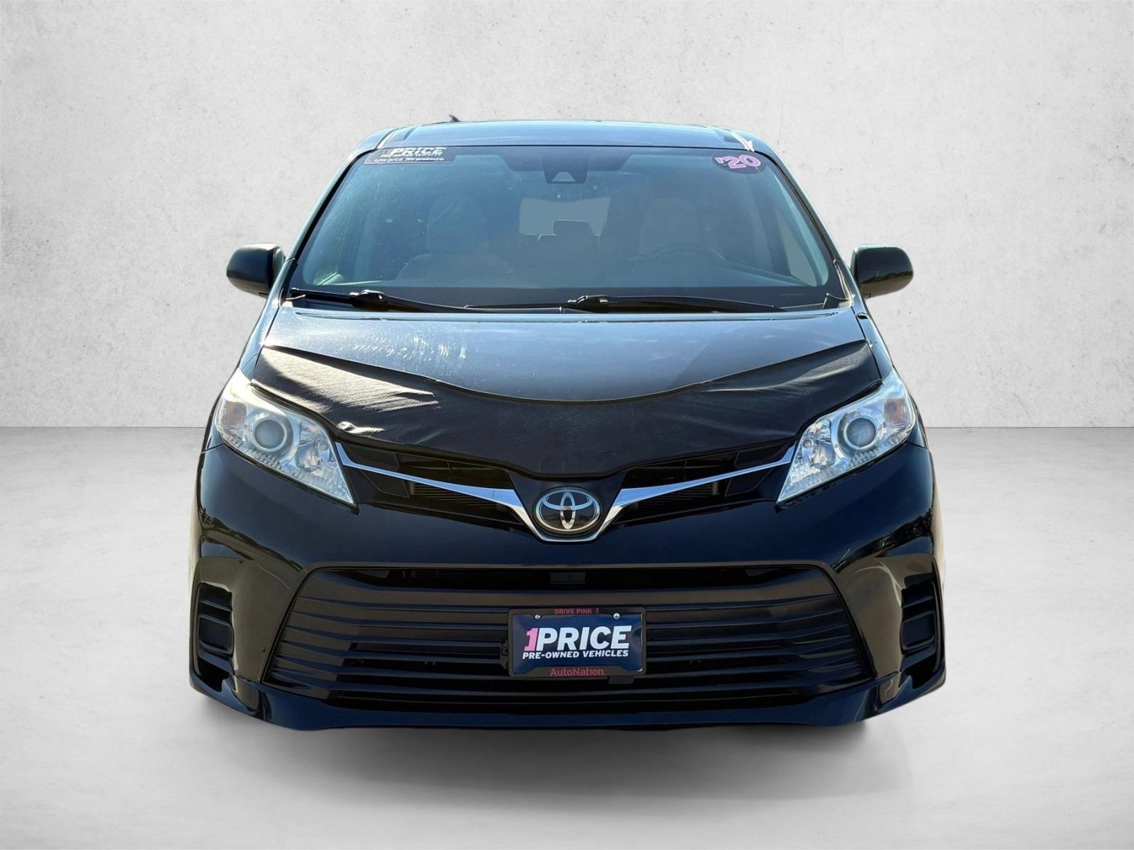 2020 Toyota Sienna LE photo 2