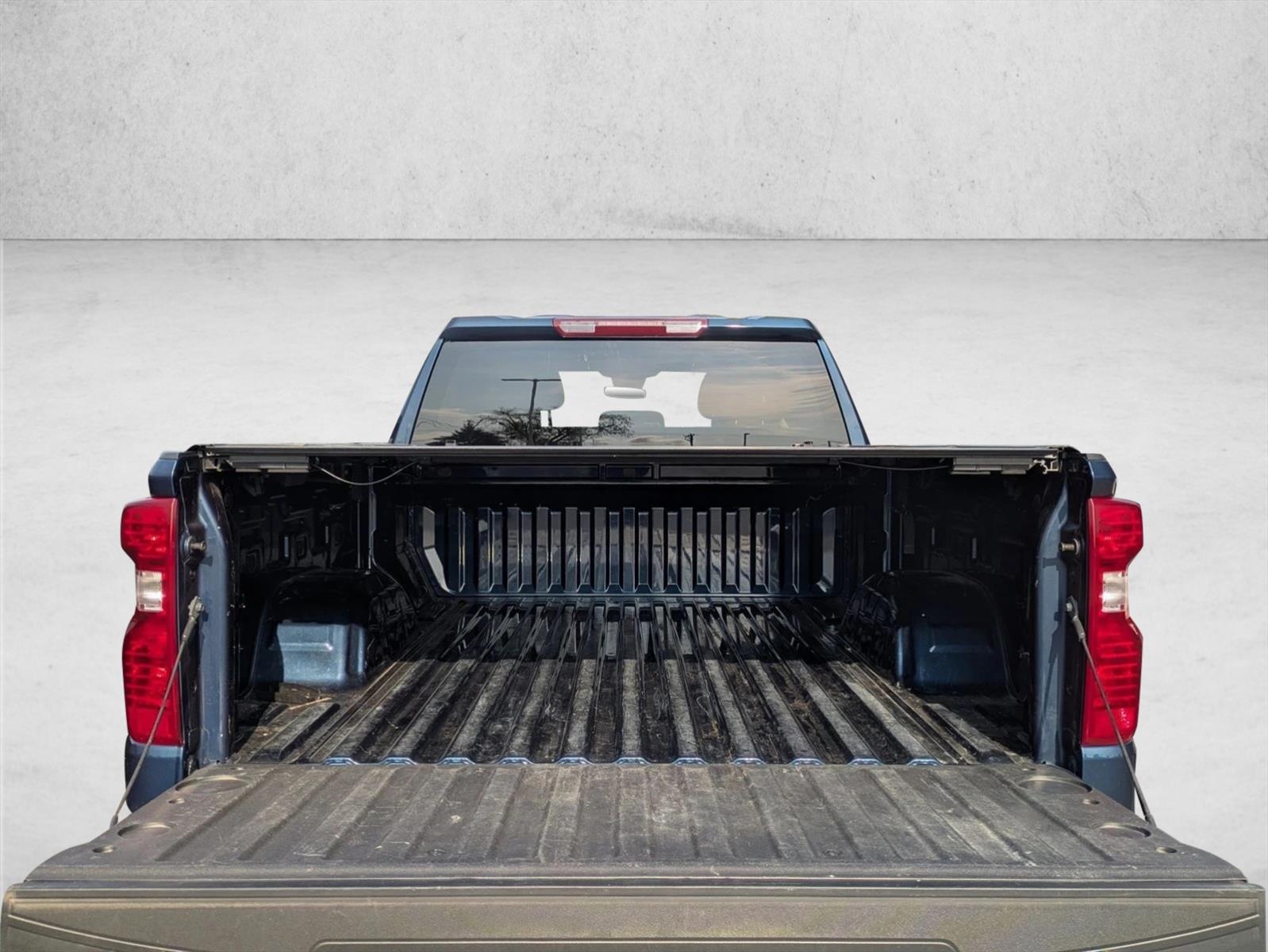 2023 Chevrolet Silverado 1500 LT photo 4
