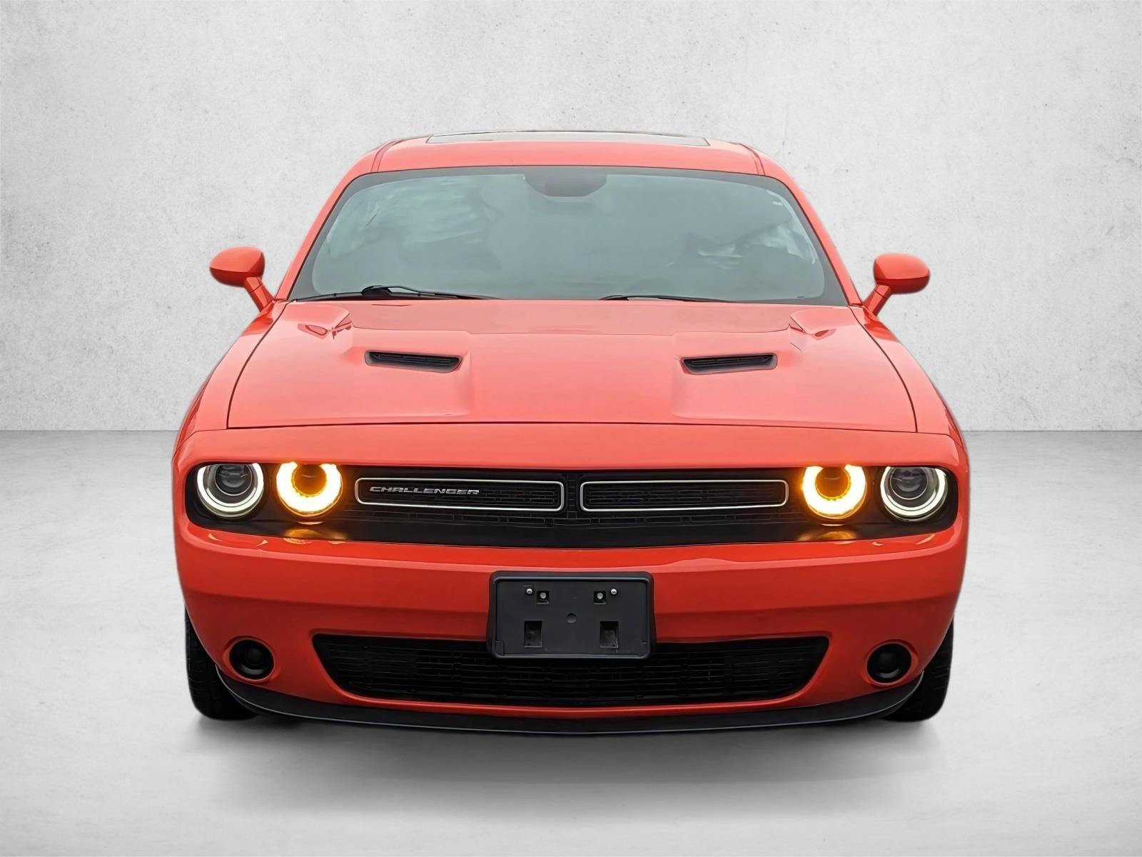 2017 Dodge Challenger SXT photo 2