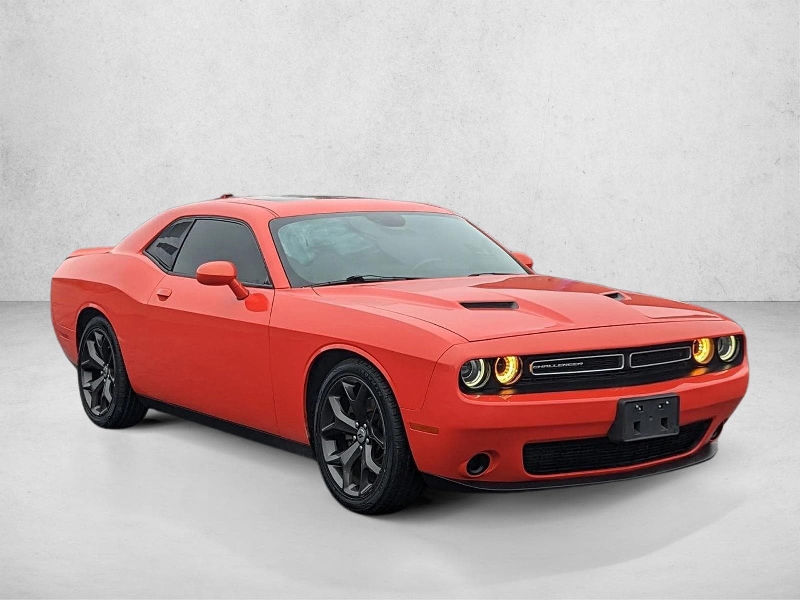 2017 Dodge Challenger SXT photo 3