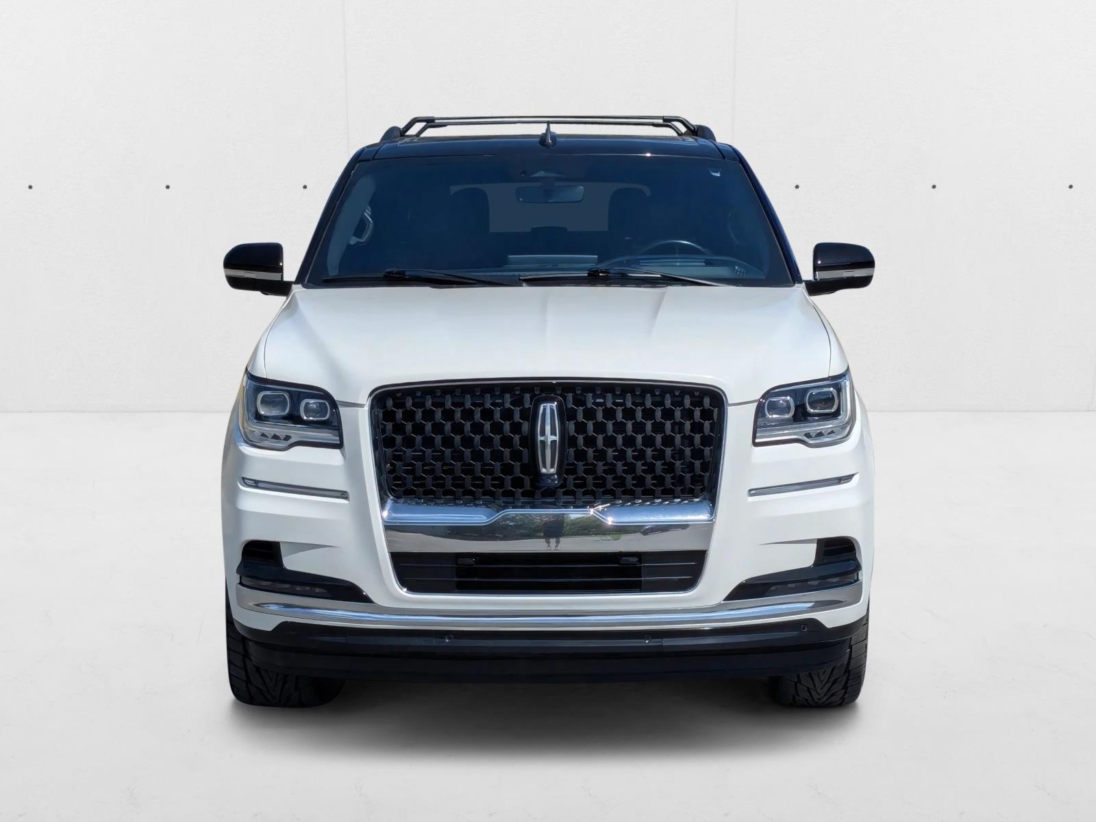 2022 Lincoln Navigator Black Label photo 2