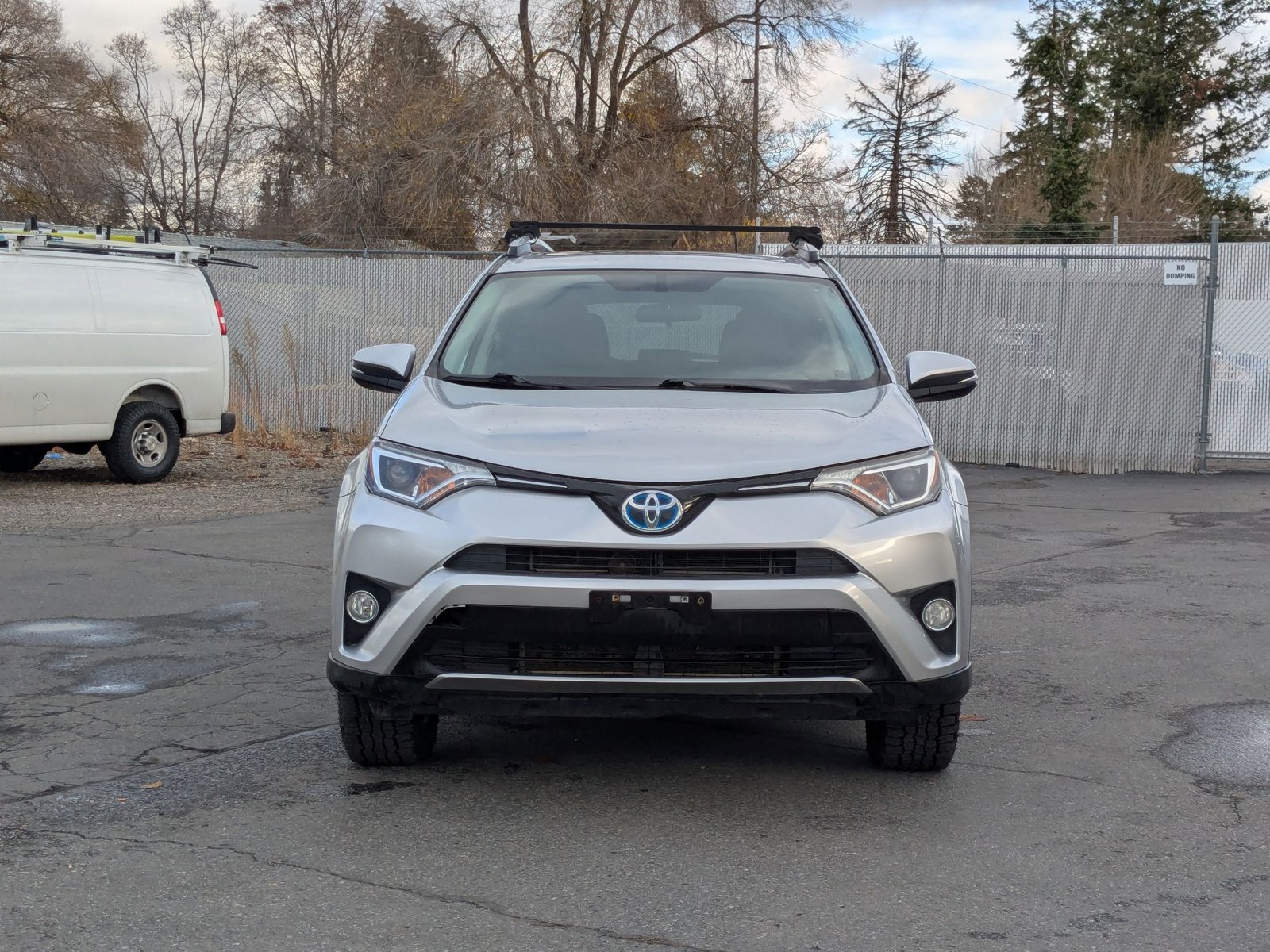 2016 Toyota RAV4 Hybrid XLE photo 2
