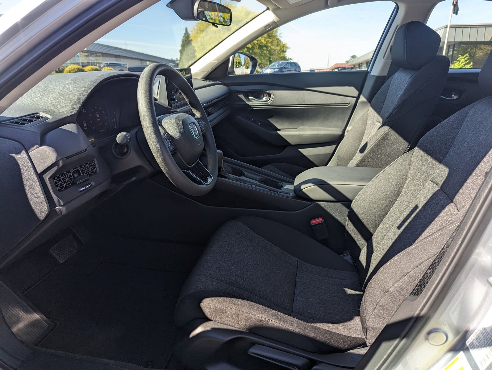 2025 Honda Accord LX photo 4
