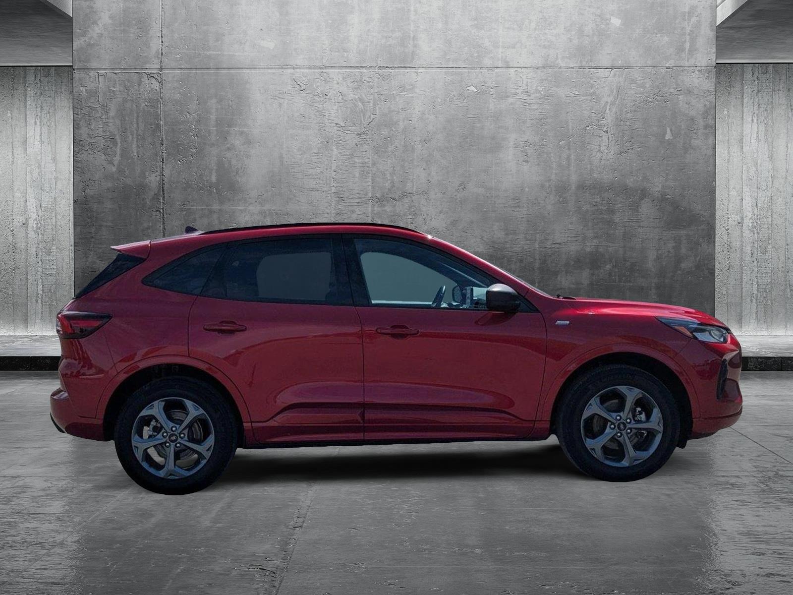 2024 Ford Escape ST-Line photo 4