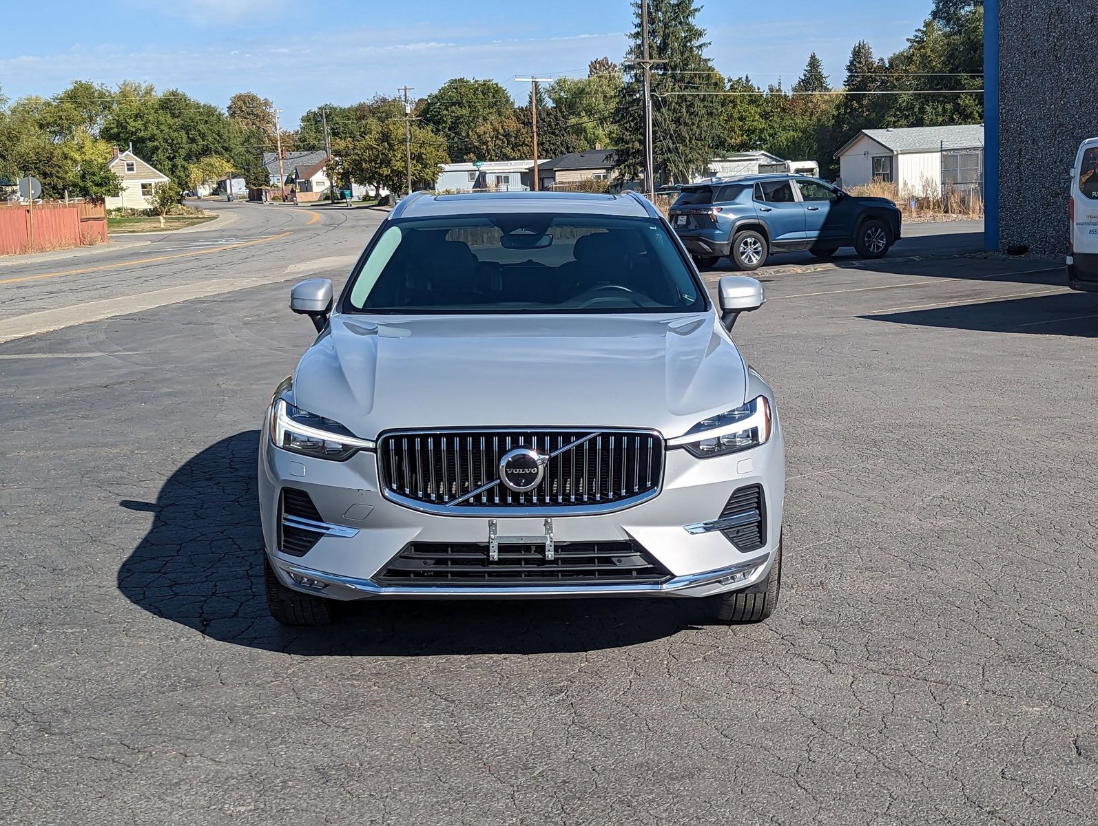 2023 Volvo XC60 B5 Plus photo 2
