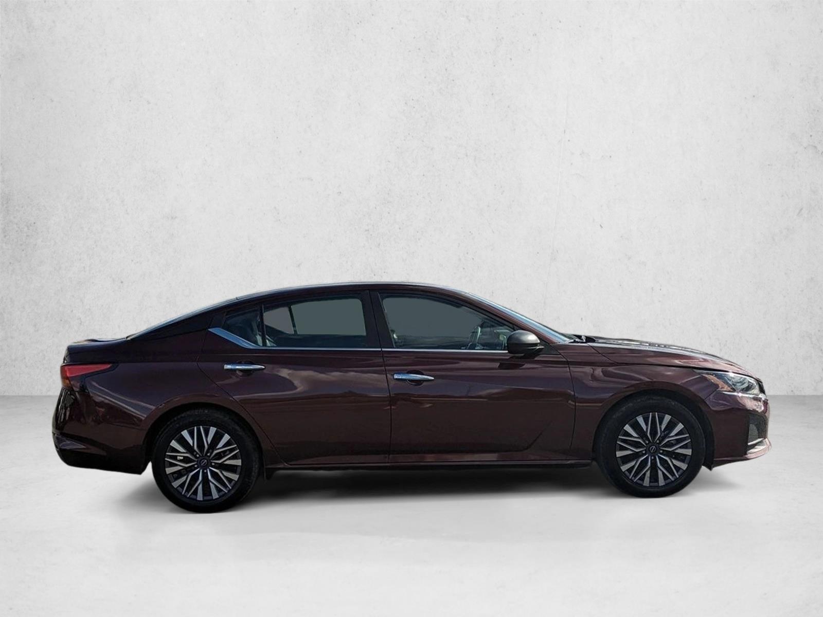 2024 Nissan Altima 2.5 SV photo 4
