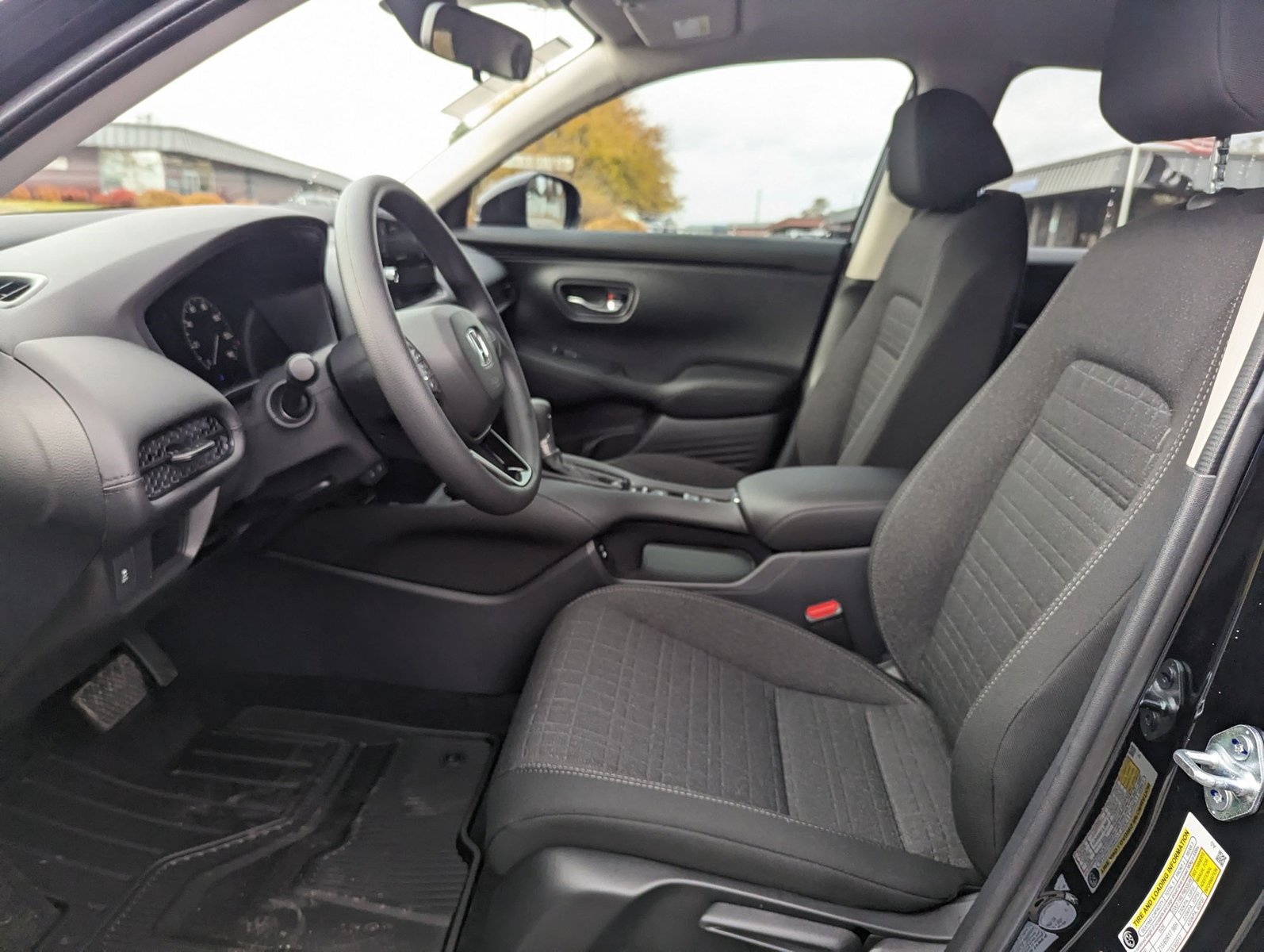 2026 Honda HR-V LX photo 2