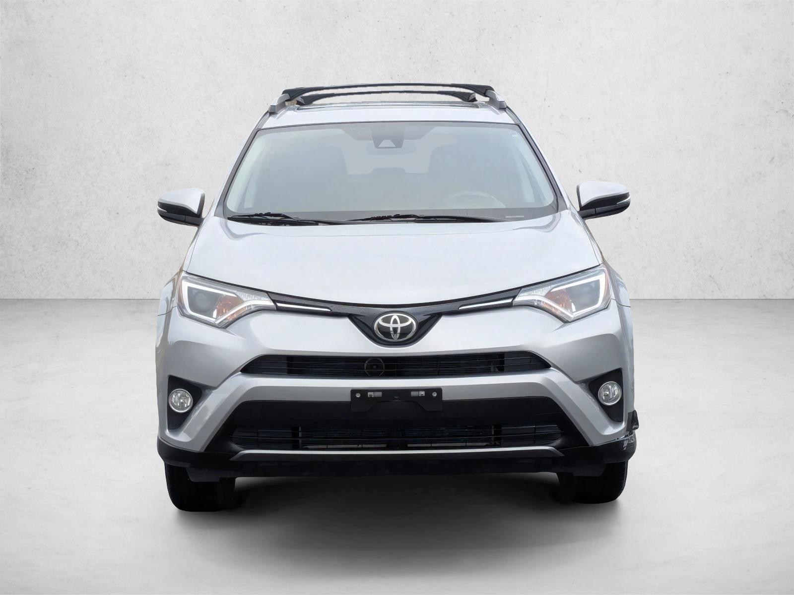2017 Toyota RAV4 XLE photo 2