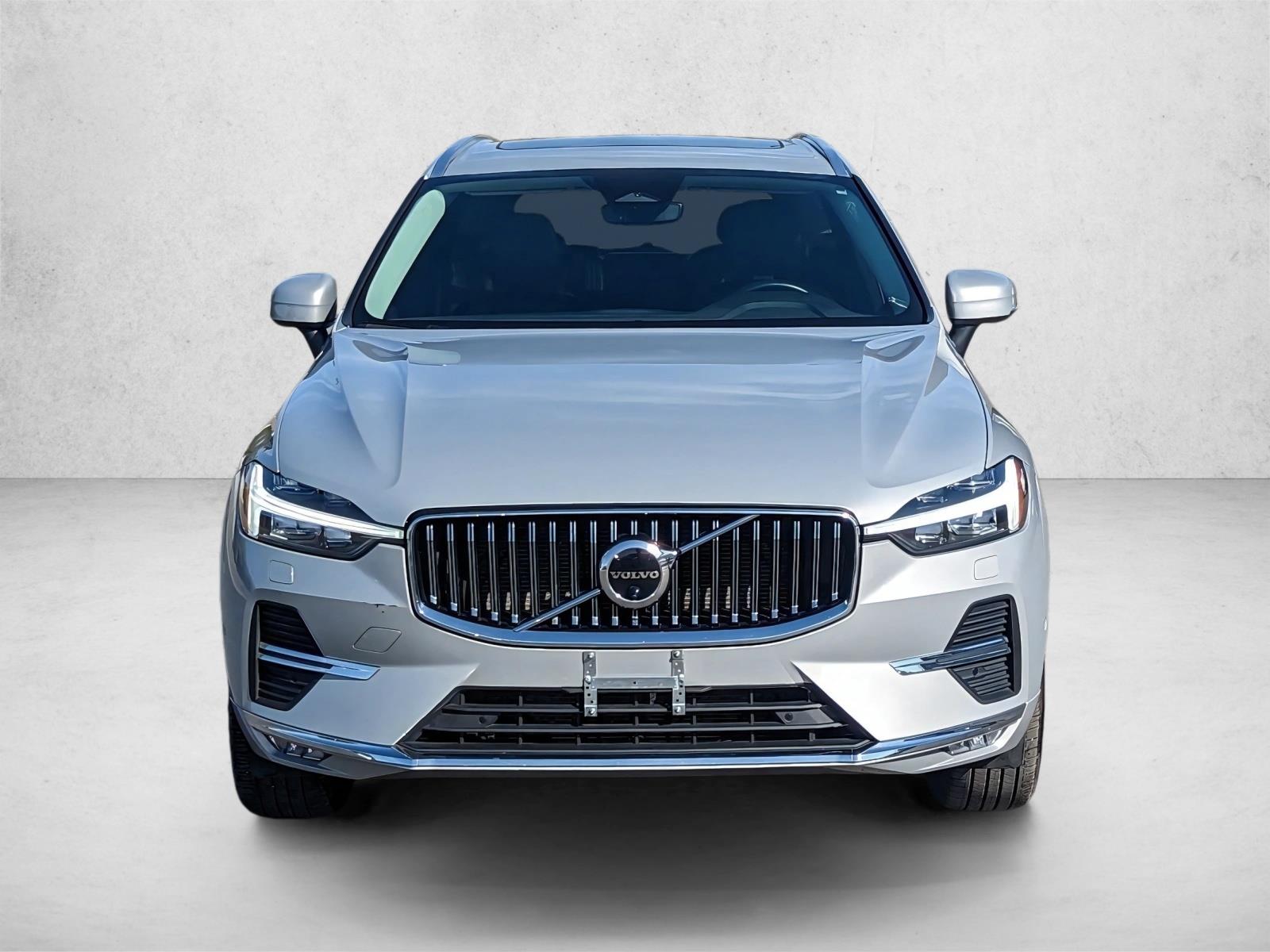2023 Volvo XC60 B5 Plus photo 2