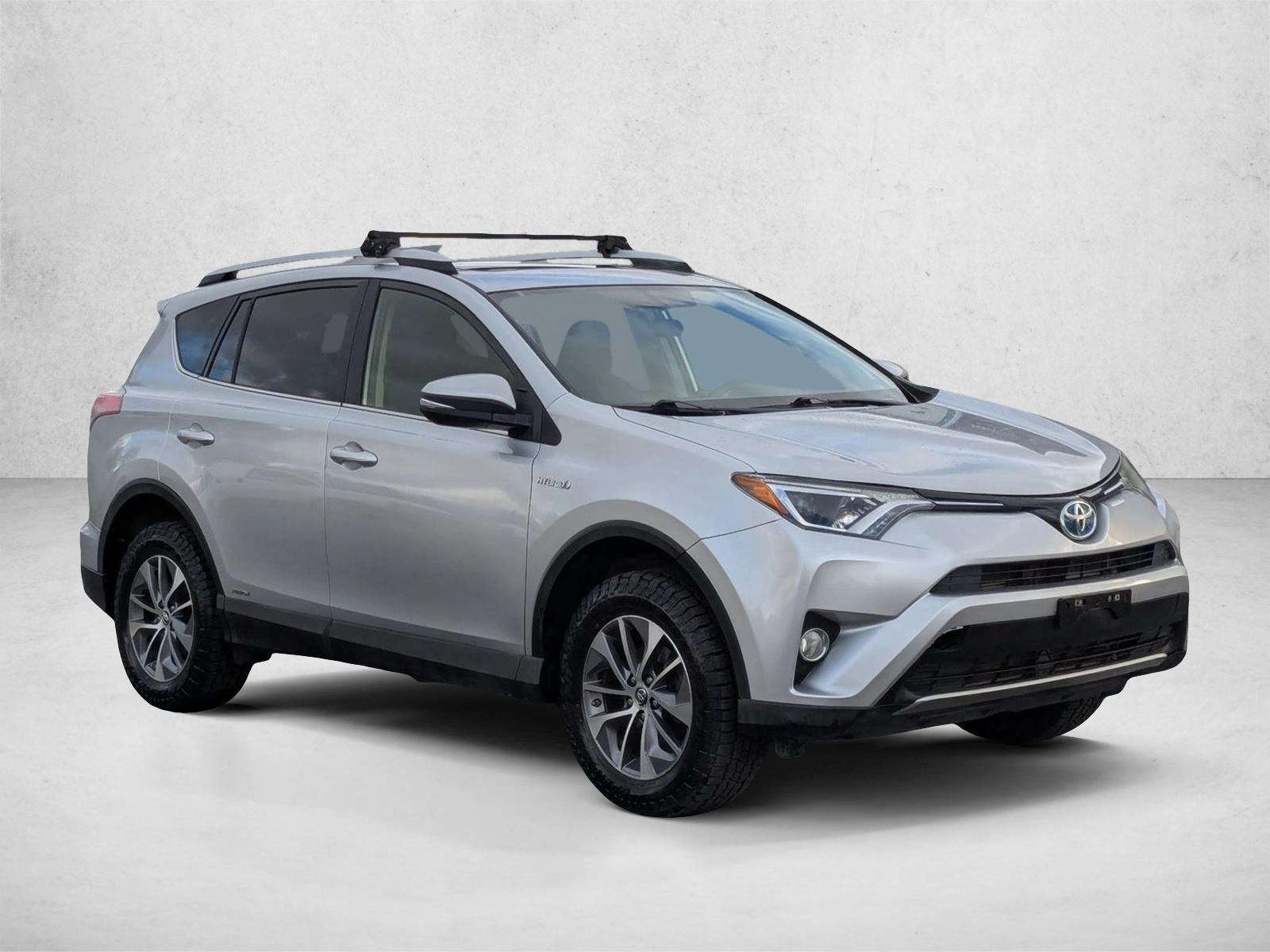 2016 Toyota RAV4 Hybrid XLE photo 3
