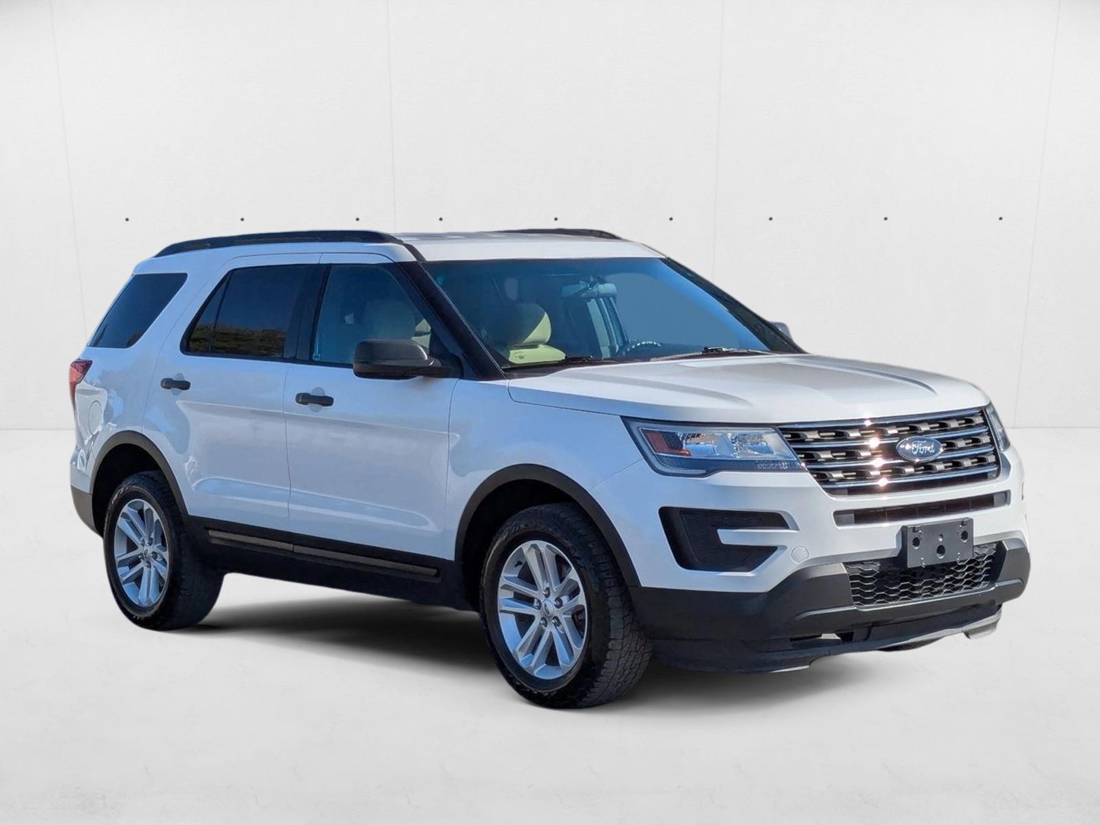 2017 Ford Explorer Base photo 3