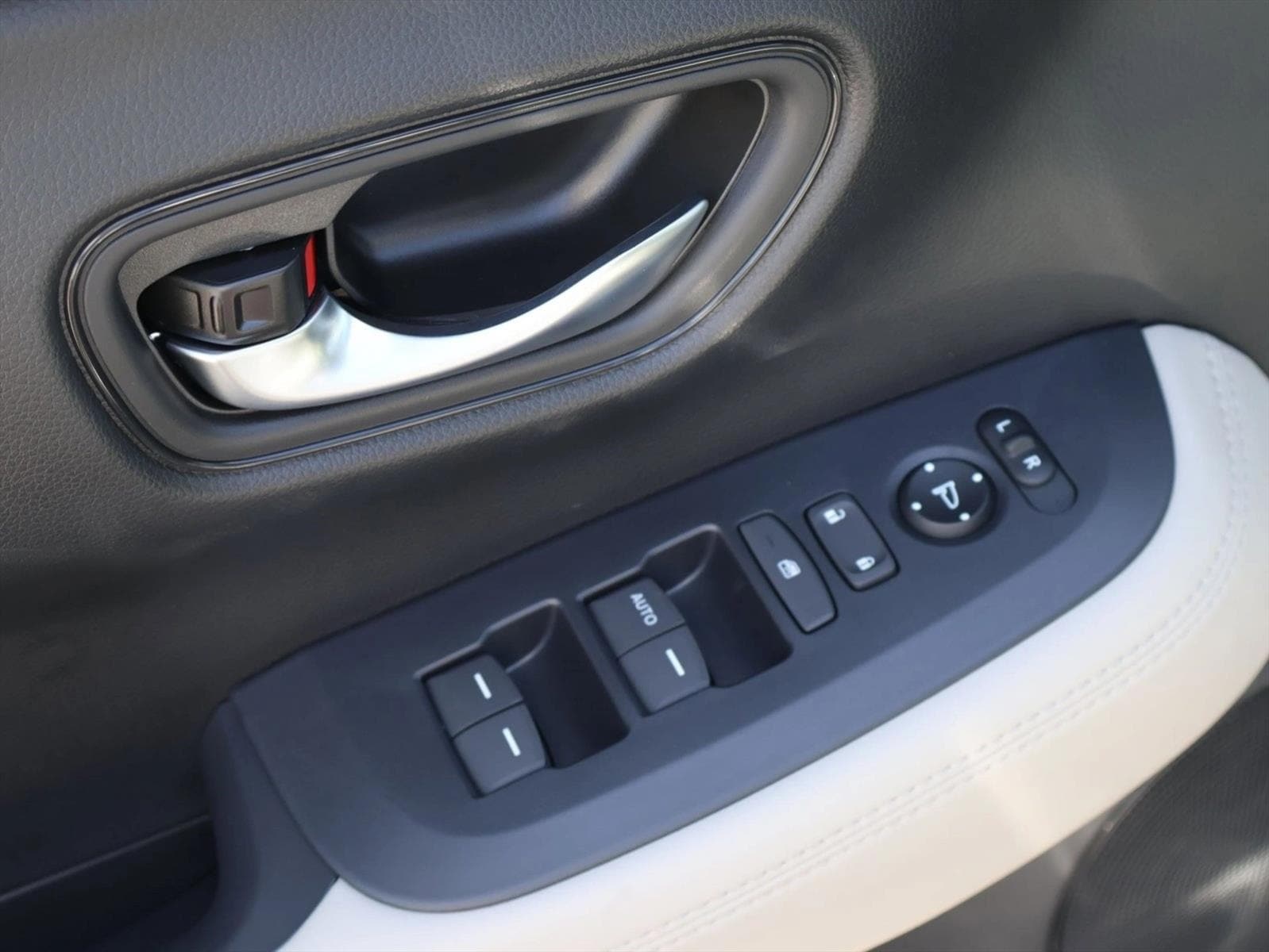 2026 Honda HR-V LX - Photo 11