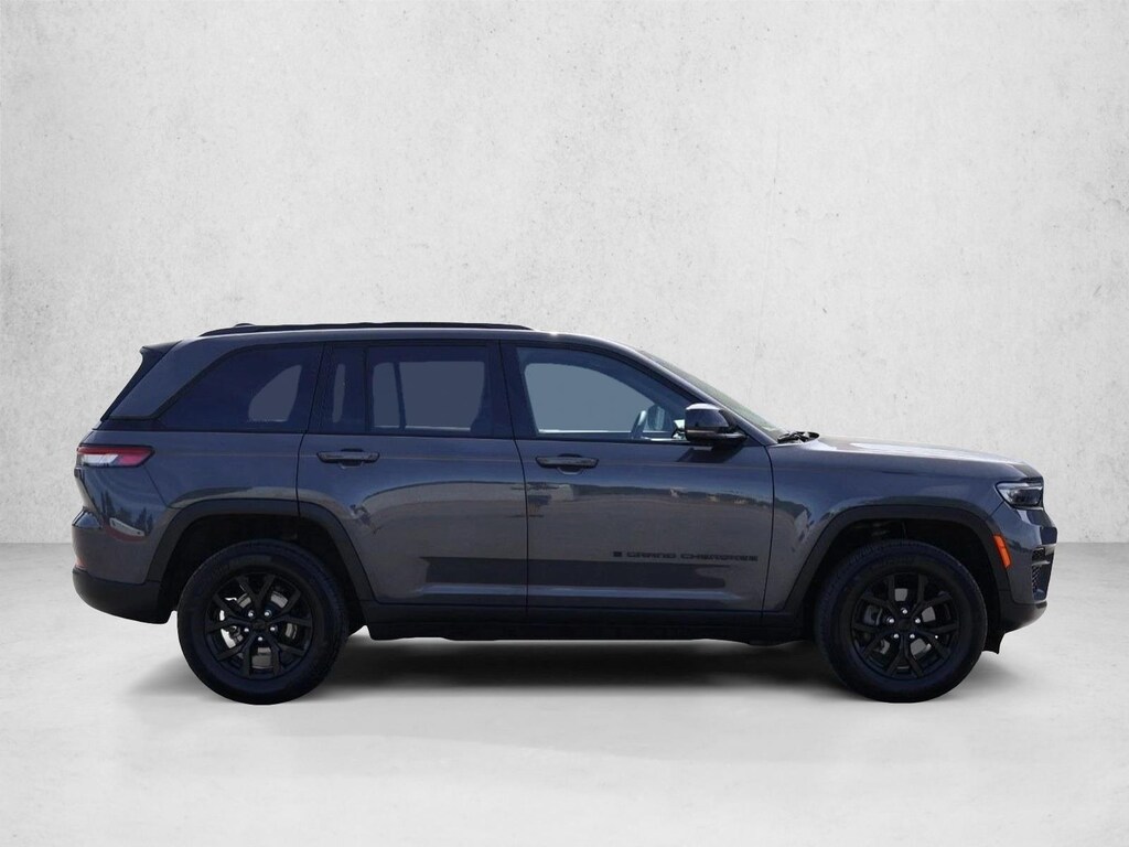 Used 2024 Jeep Grand Cherokee Laredo SUV