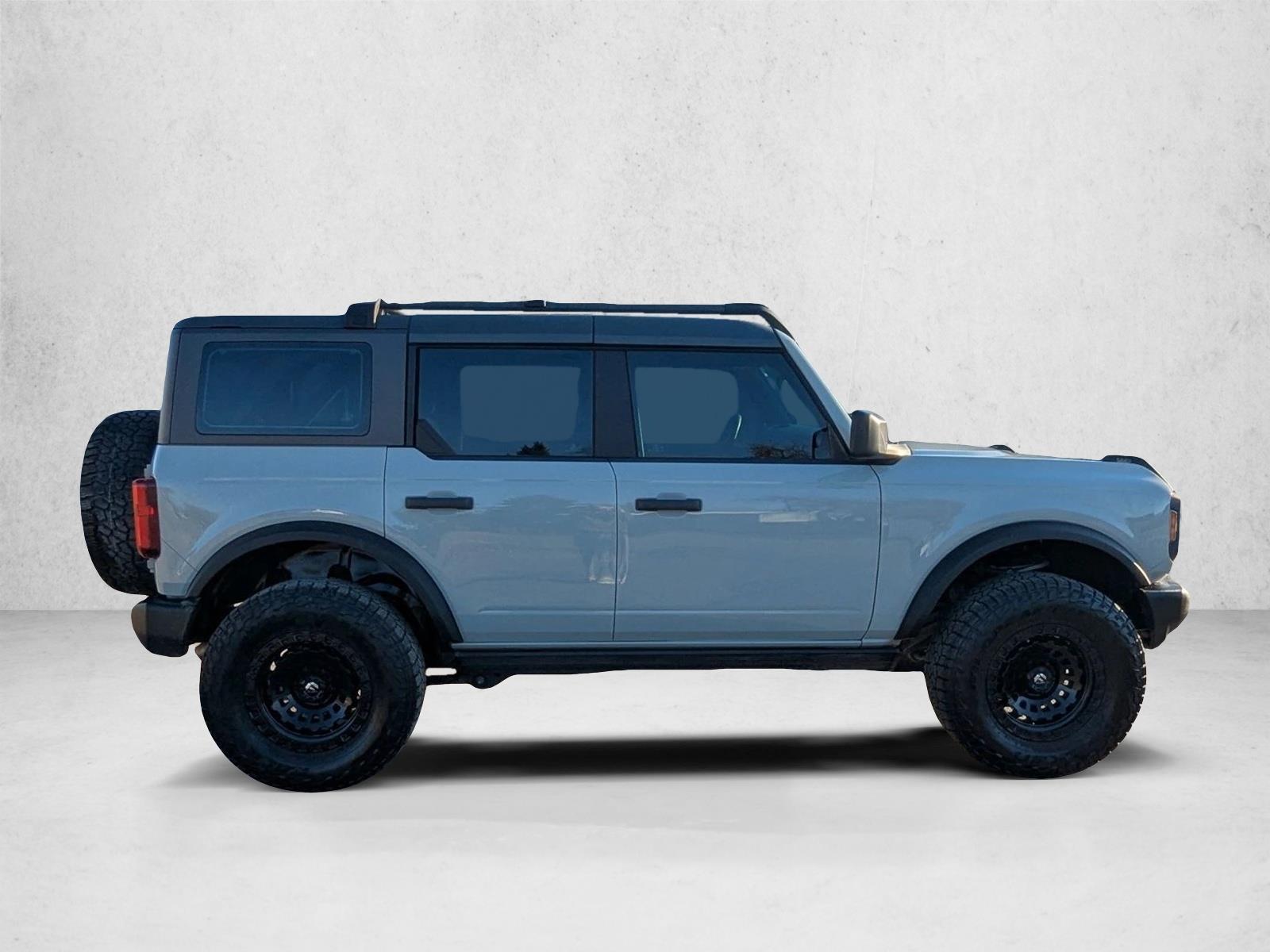 2022 Ford Bronco Base photo 4
