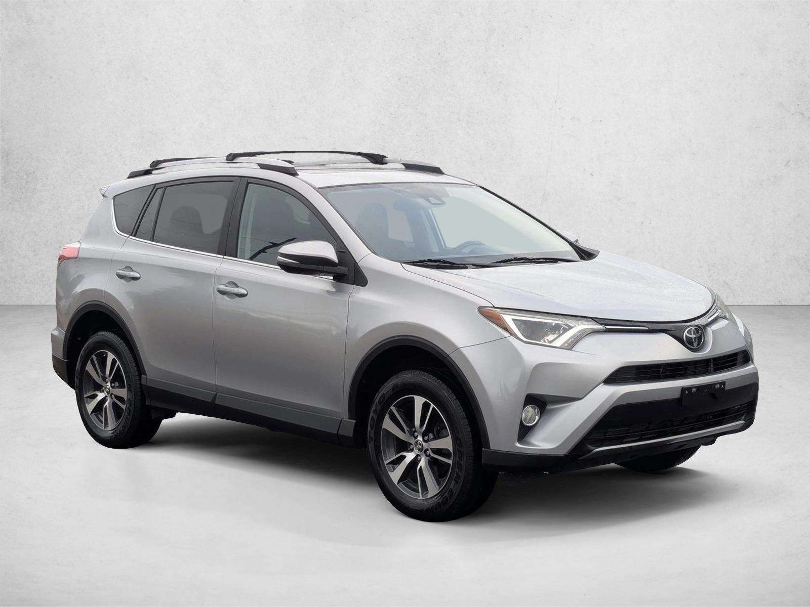 2017 Toyota RAV4 XLE photo 3