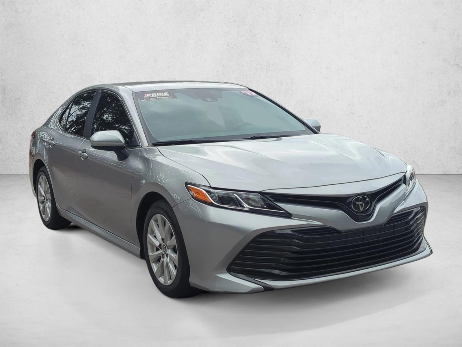 2019 Toyota Camry LE photo 3