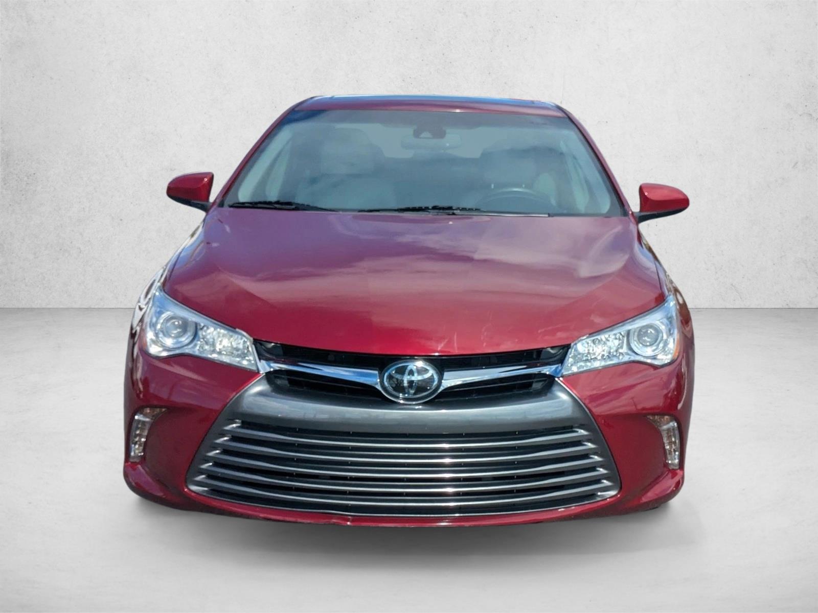 2017 Toyota Camry XLE photo 2