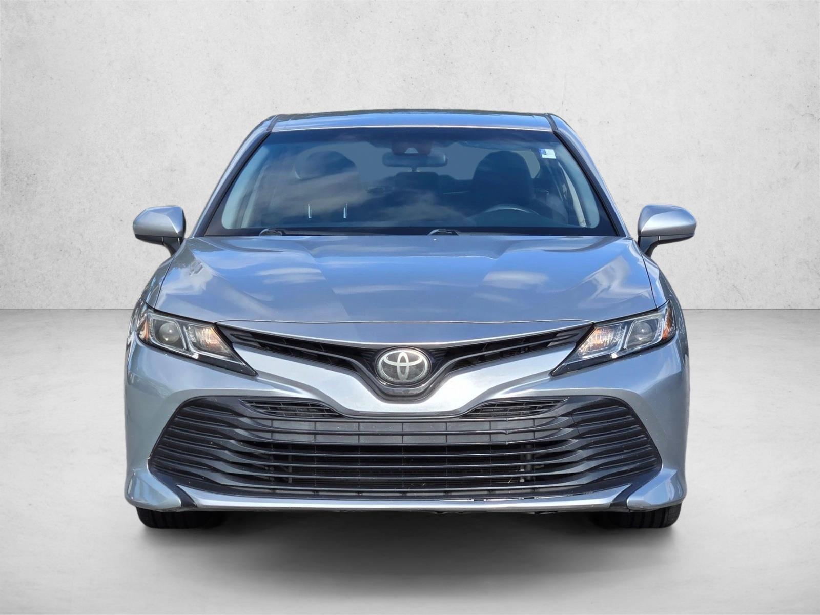 2018 Toyota Camry LE photo 2