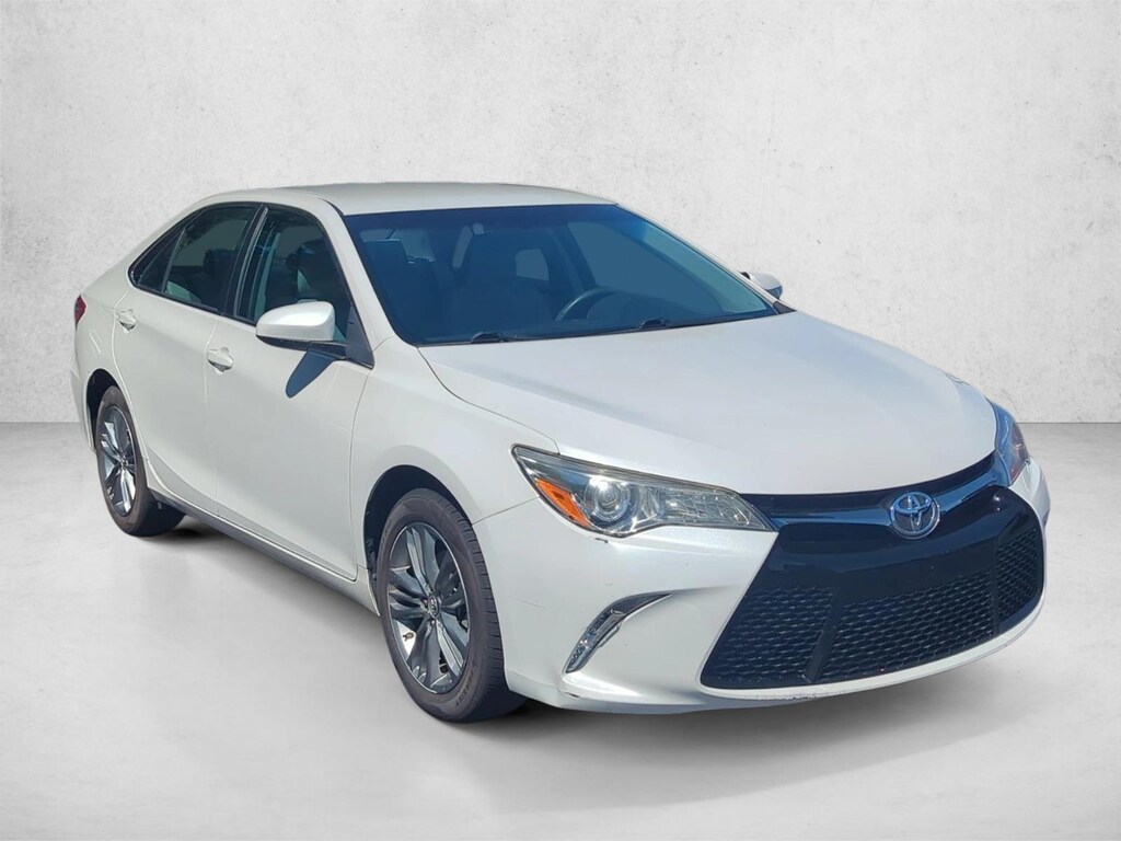 Used 2017 Toyota Camry SE Sedan