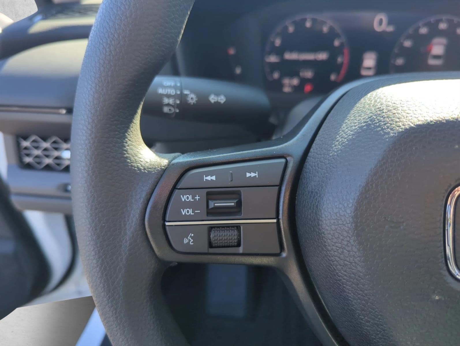 2025 Honda Accord SE - Photo 13