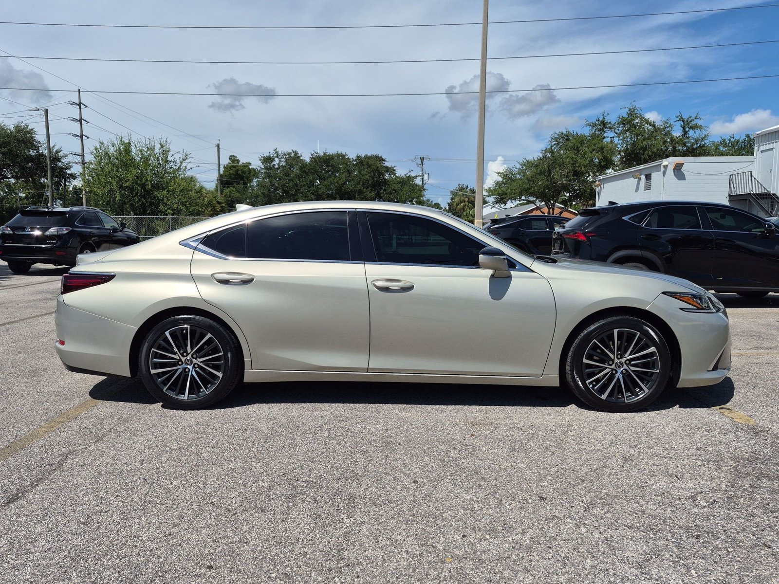 Used 2022 Lexus ES 350 Sedan