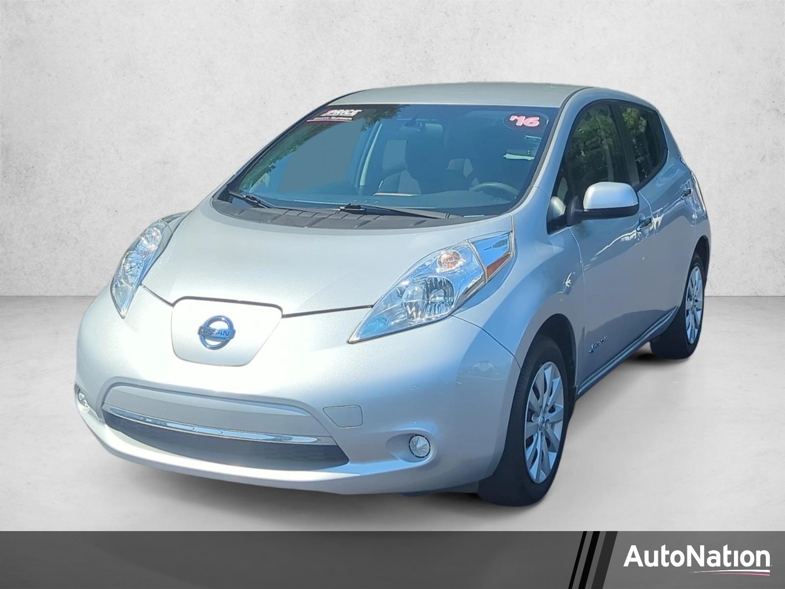 2016 Nissan Leaf S's photo