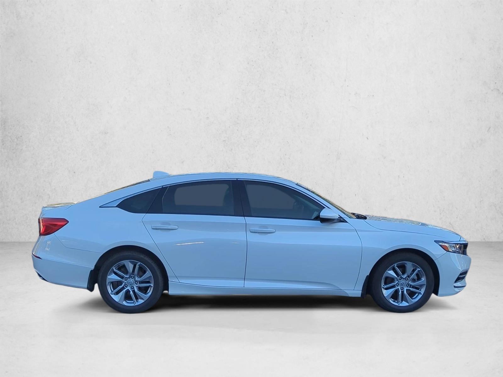 2018 Honda Accord LX photo 4