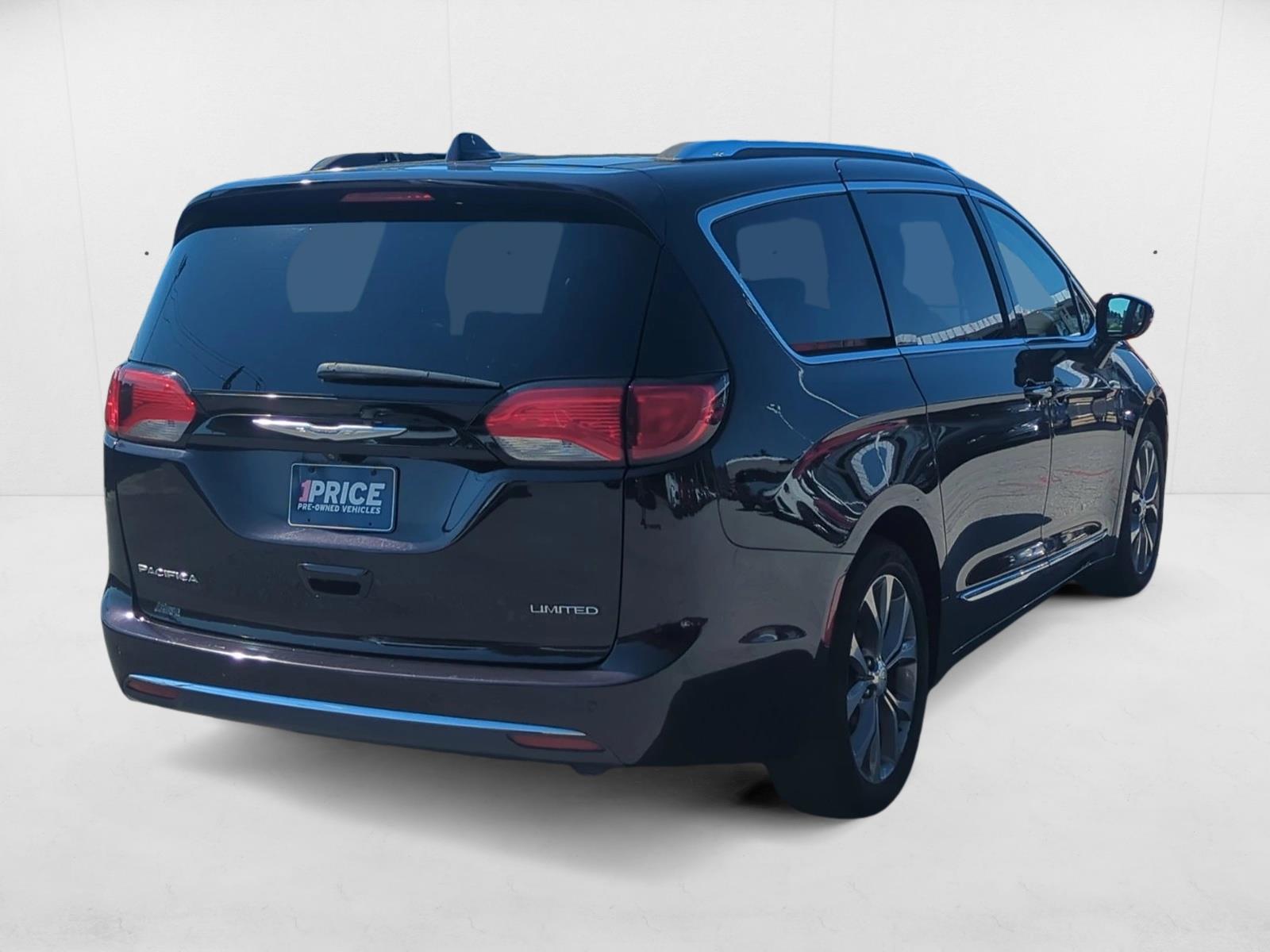 2017 Chrysler Pacifica Limited photo 4