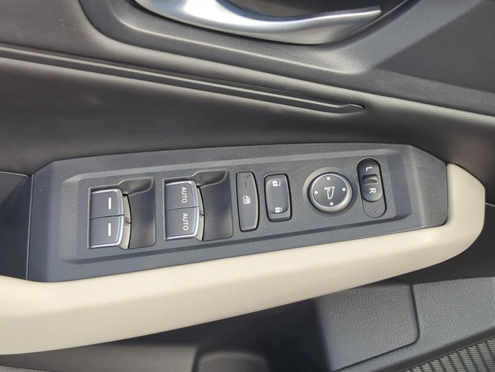 2025 Honda Accord SE - Photo 11