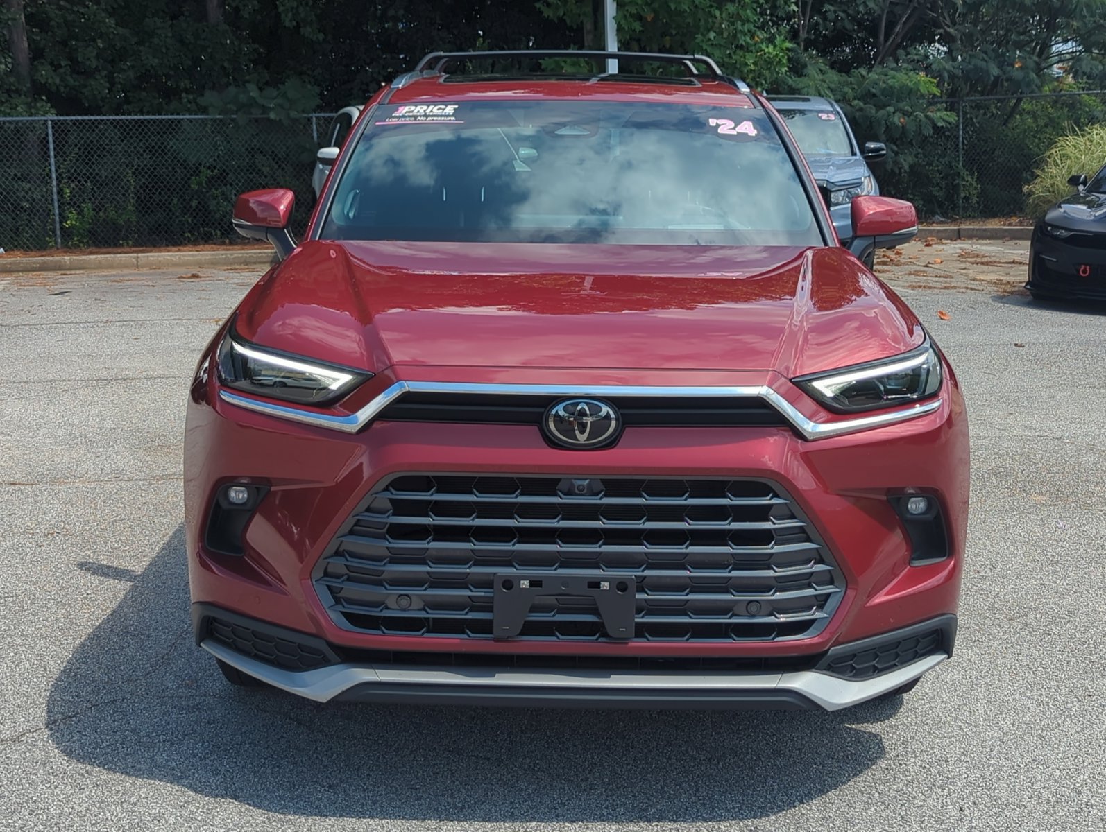 2024 Toyota Highlander Hybrid Platinum photo 2