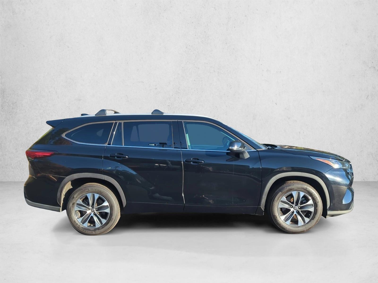 2022 Toyota Highlander XLE photo 4