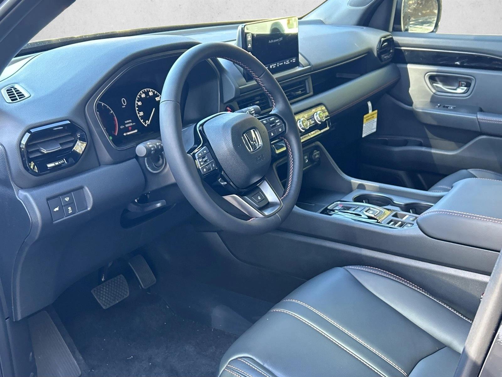 2025 Honda Pilot TrailSport photo 2