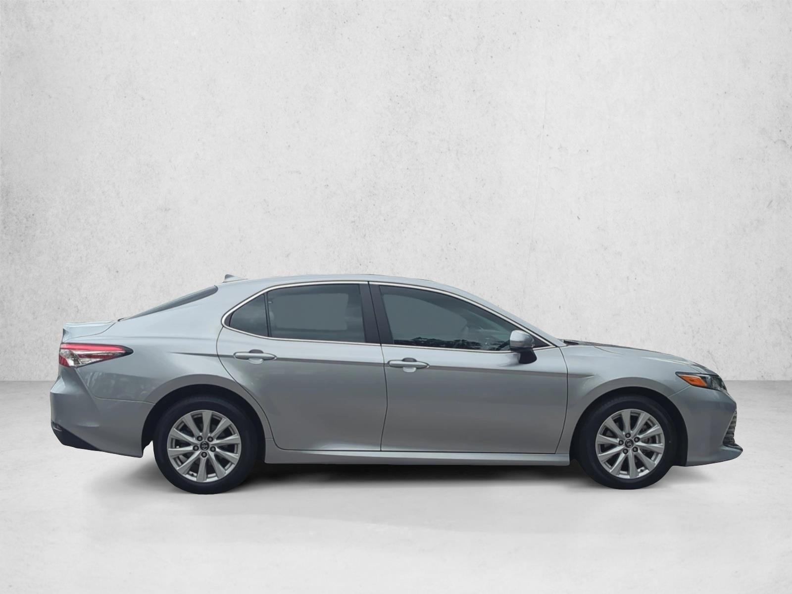 2019 Toyota Camry LE photo 4