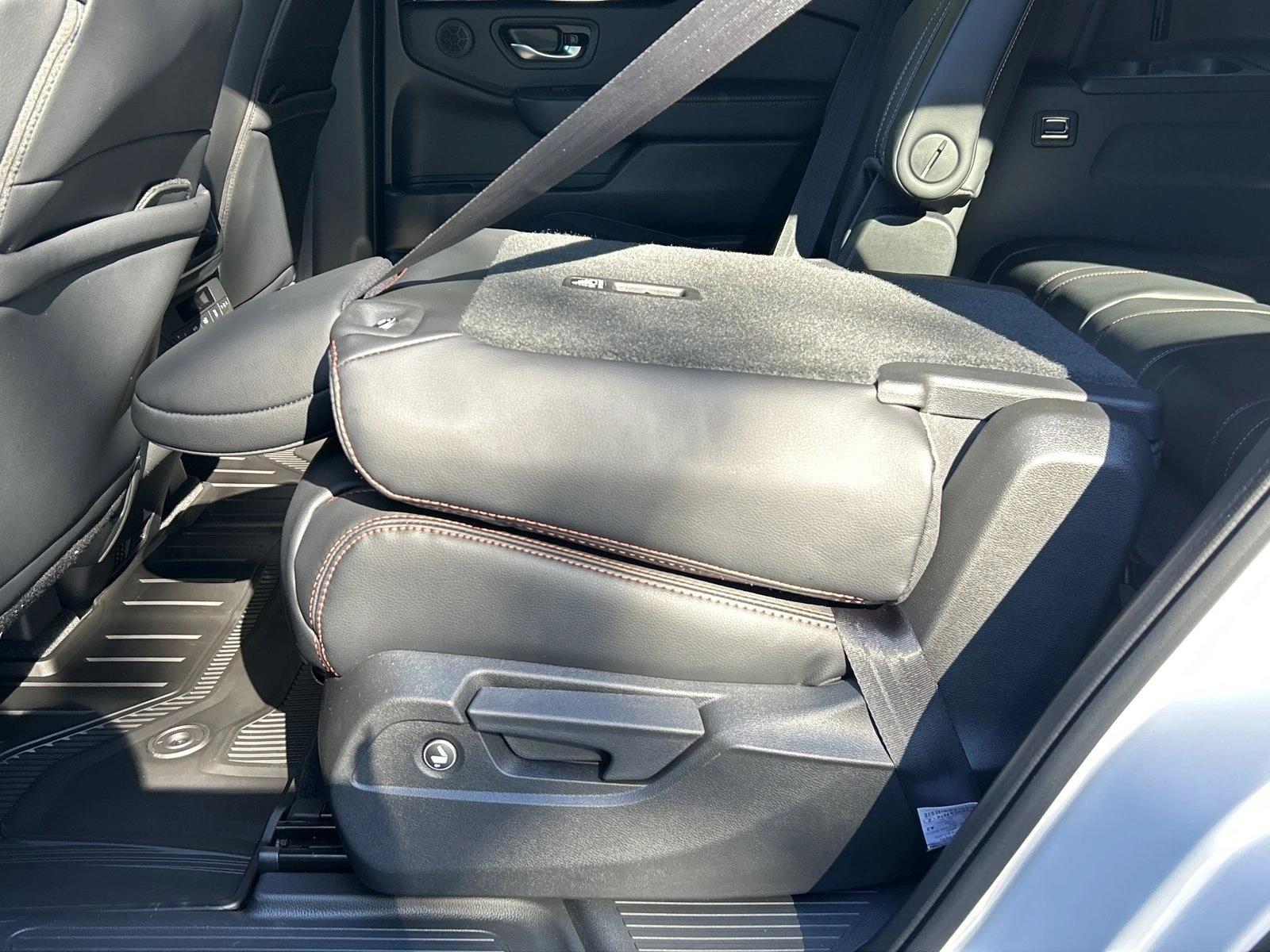 2025 Honda Pilot TrailSport photo 3